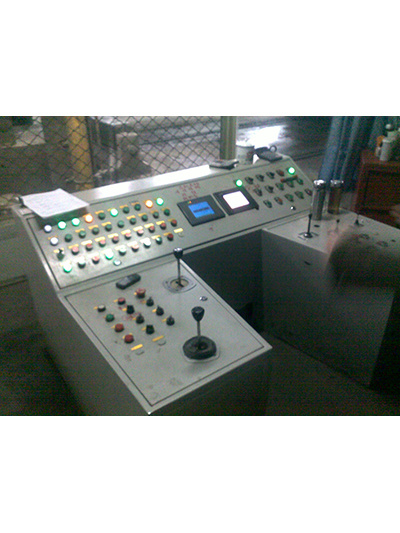 鍛造(zào)機組操作台(tai)