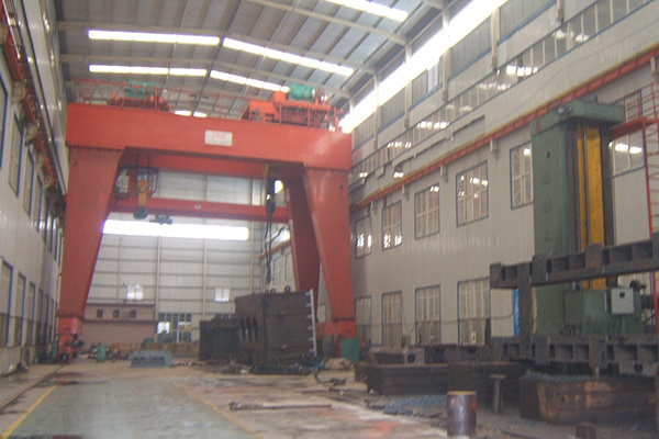 重(zhong)型車間（360T行(hang)車、200镗床）