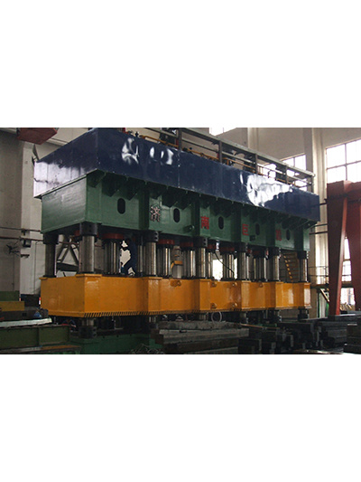 一汽(qi)青島汽車縱(zong)梁液壓機