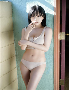 美女脱掉衣服